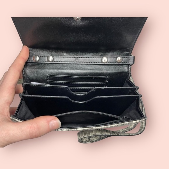 Nine West Aleksei Crossbody Wallet - Picture 4 of 4